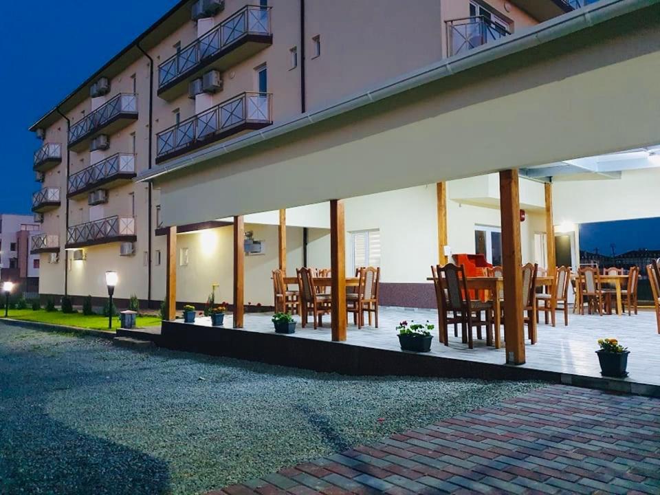 Отель Casa Barina Костинешти Экстерьер фото