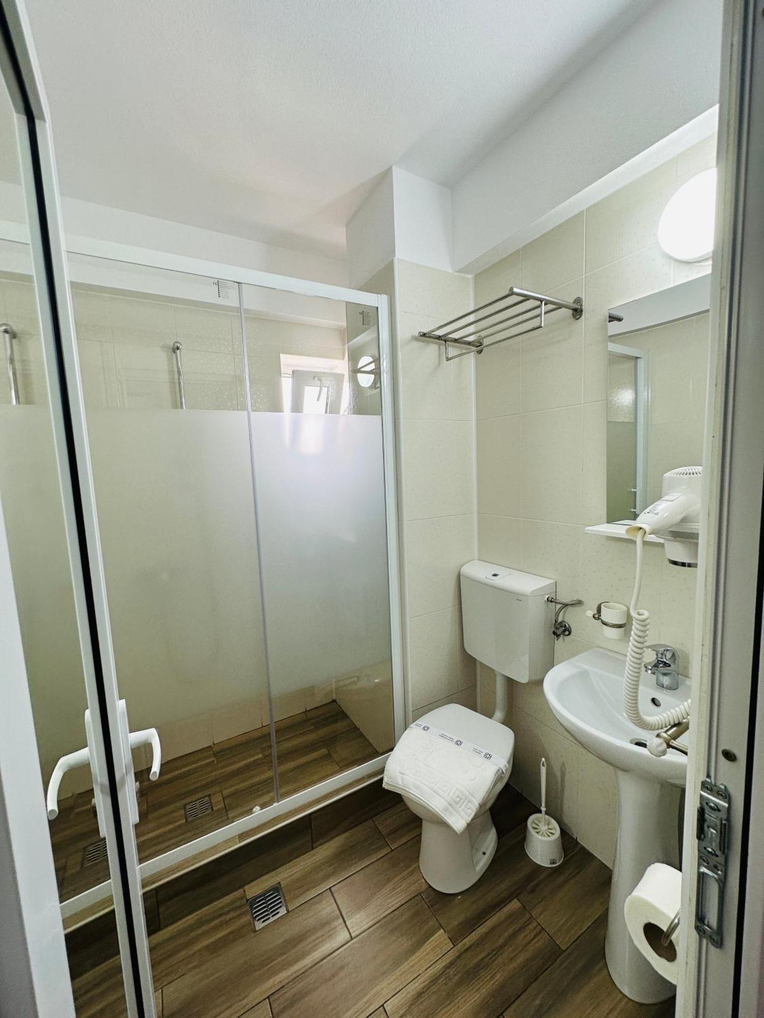 Отель Casa Barina Костинешти Экстерьер фото
